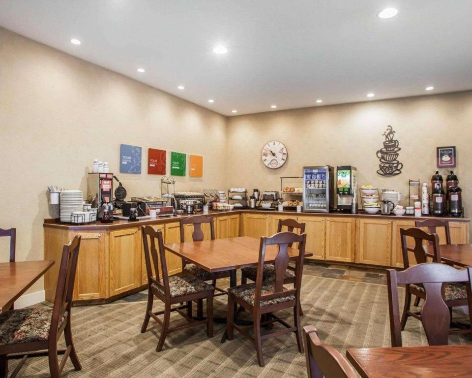 Comfort Inn & Suites Macon エクステリア 写真
